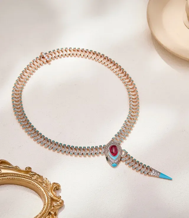 Colar Corrente Articulada com Pingente de Serpente Azul e Dourado 3