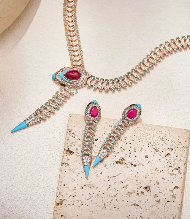 Colar Corrente Articulada com Pingente de Serpente Azul e Dourado 4