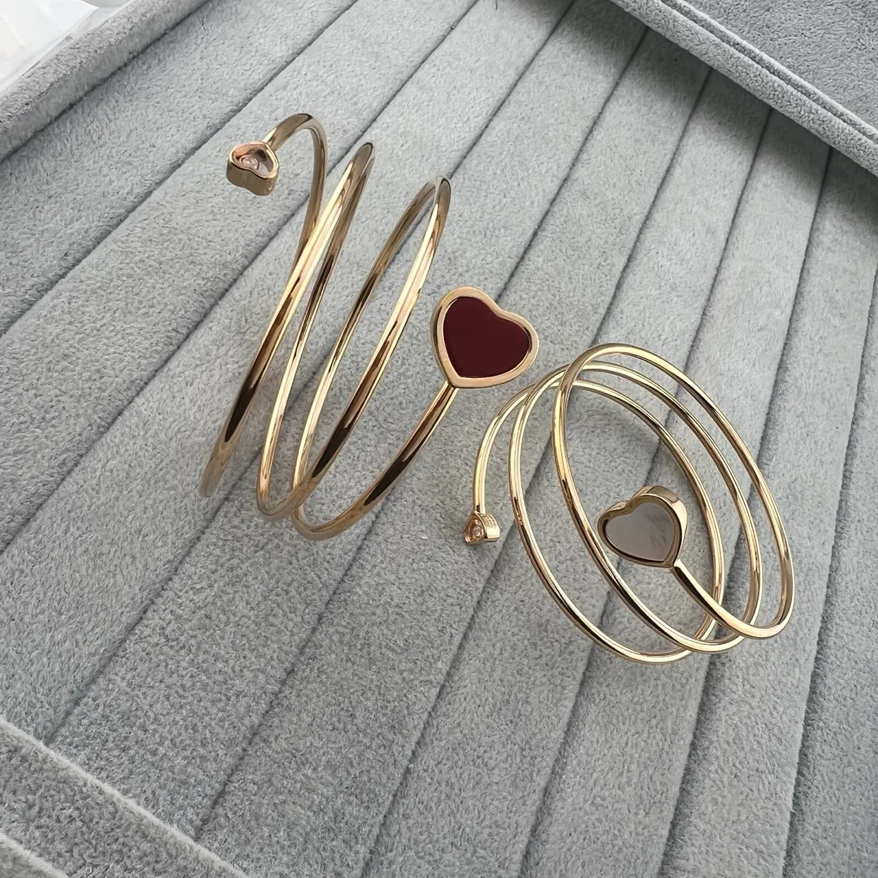 Gold Burgundy Open Bangle Heart-Shaped Inlay Bracelet 4