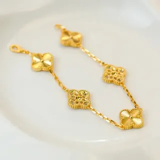 سلسلة ذهبية مع أربعة كلفر تشيرم