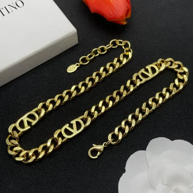 Gold Curb Chain Pavé V-Logo Statement Necklace 3
