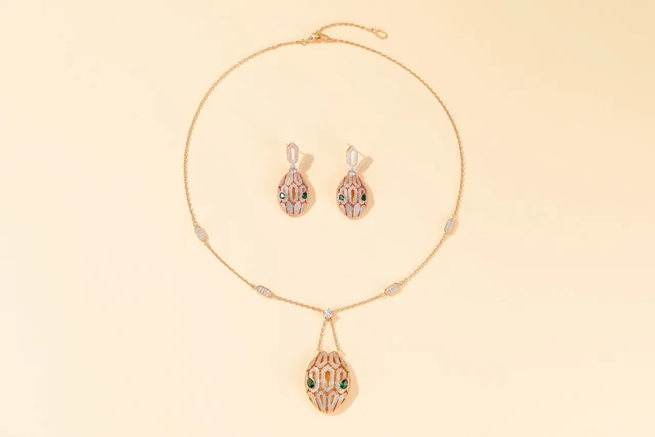 Gold Green Geometric Openwork Pendant Pavé-Set Clear Stones Necklace 3