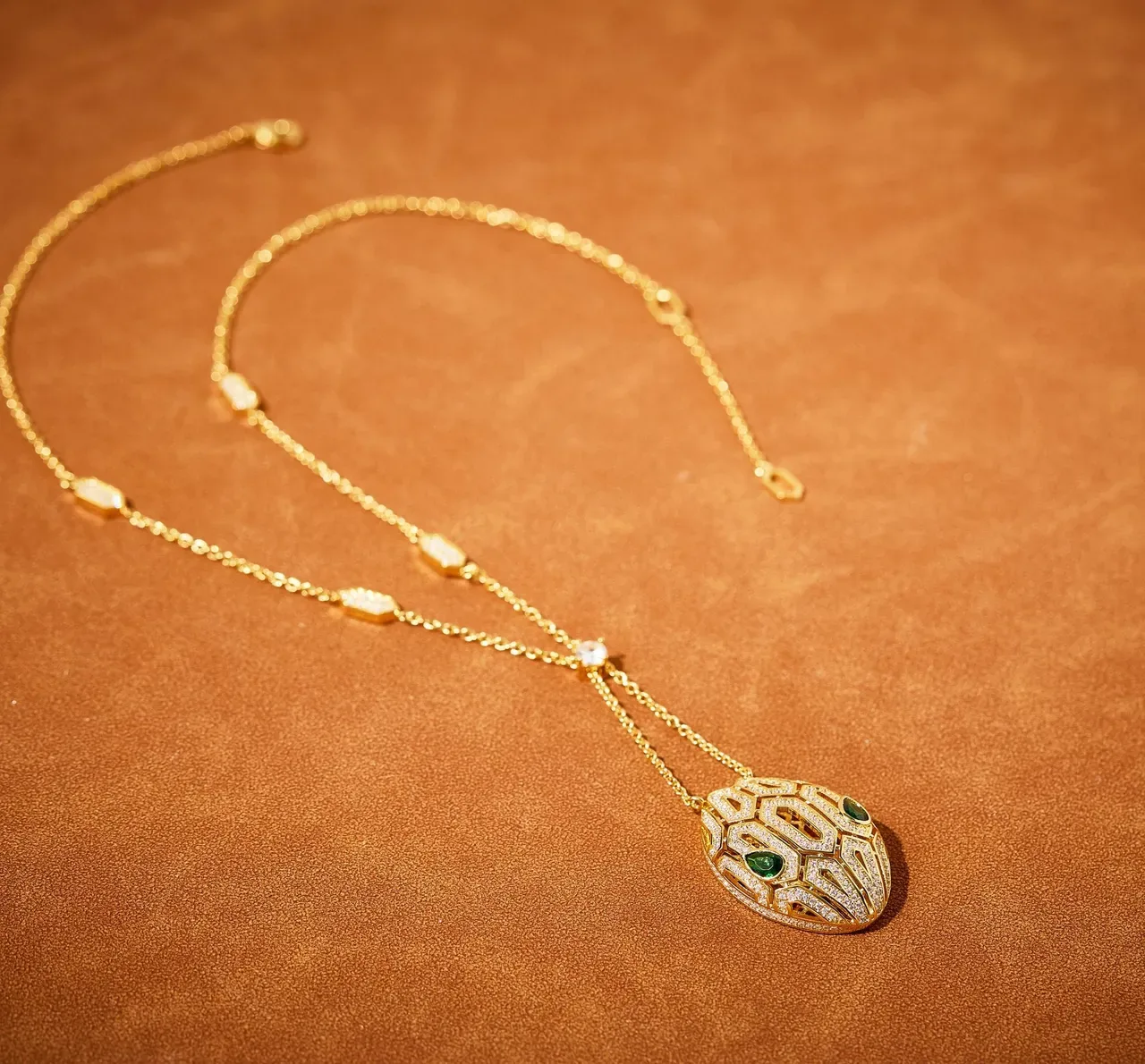 Gold Green Geometric Openwork Pendant Pavé-Set Clear Stones Necklace 6
