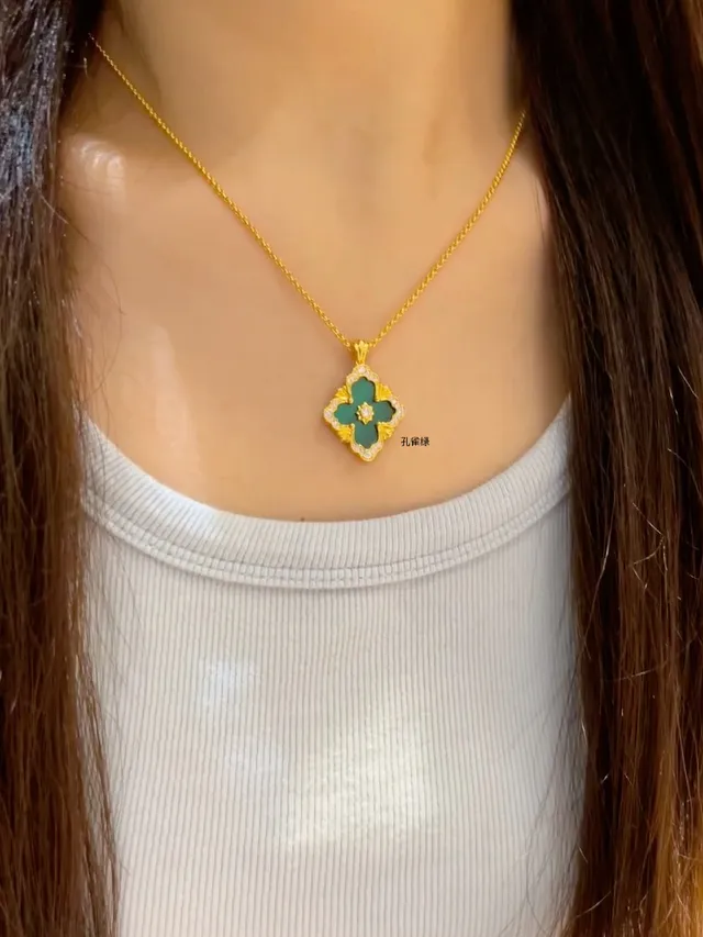 Gold Multicolor Clover-Shaped Quatrefoil Pendant Pavé-Set Clear Stones Necklace 9