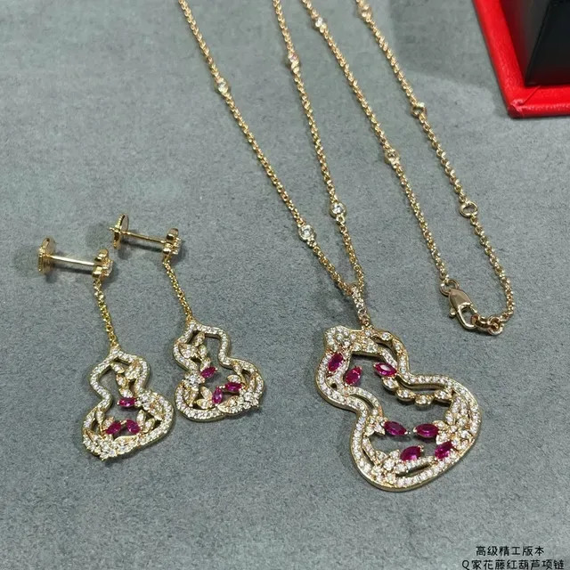 Gold Red Openwork Gourd Pendant Pavé White Stones Necklace 2