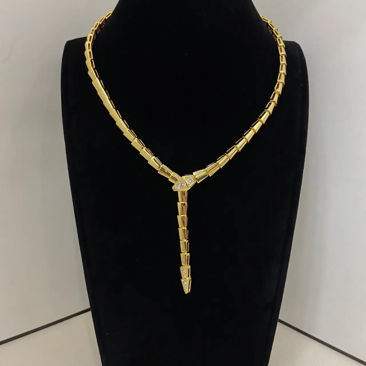 Gold Silver Articulated Segmented Chain Y-Shaped Pendant Necklace 3