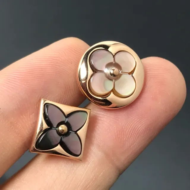 Broche de flor de ouro e prata em metal com incrustações 3