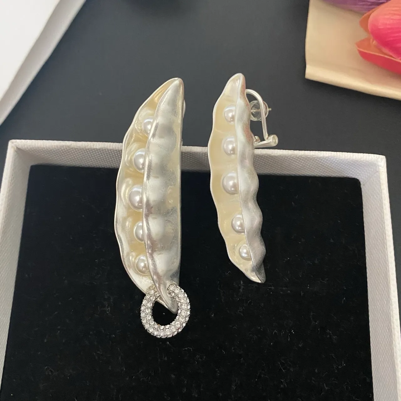 Gold Silver Pea-Pod Silhouette Pearl-Filled Earrings 8