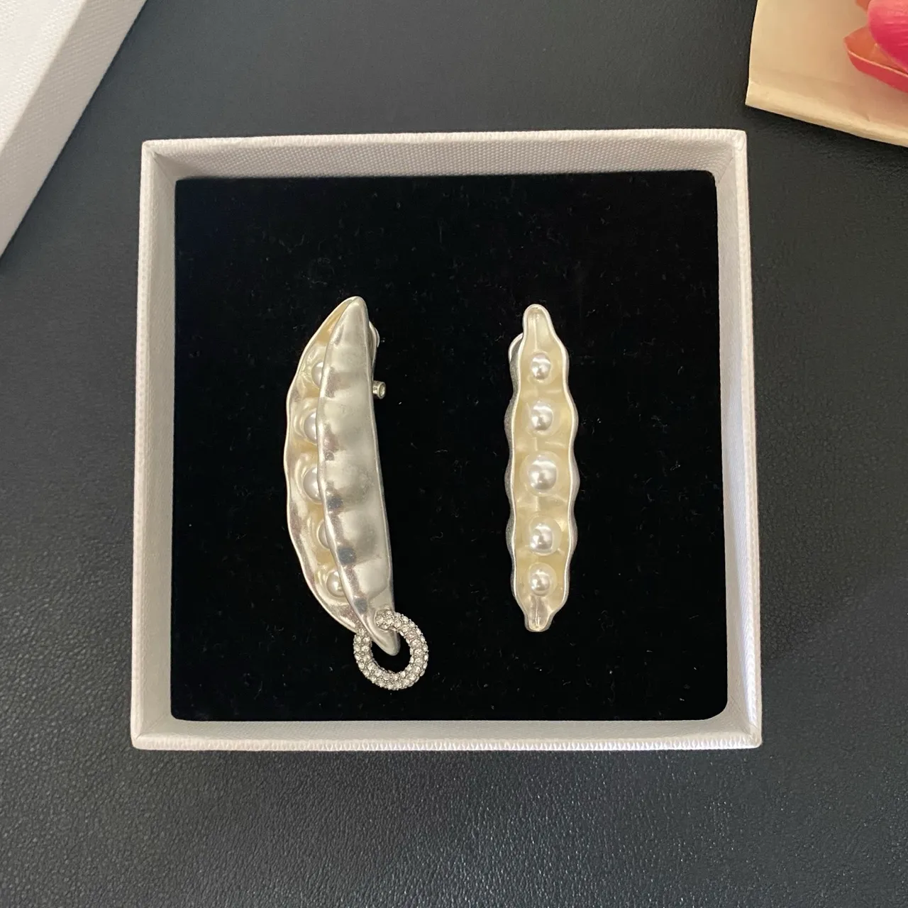 Gold Silver Pea-Pod Silhouette Pearl-Filled Earrings 9
