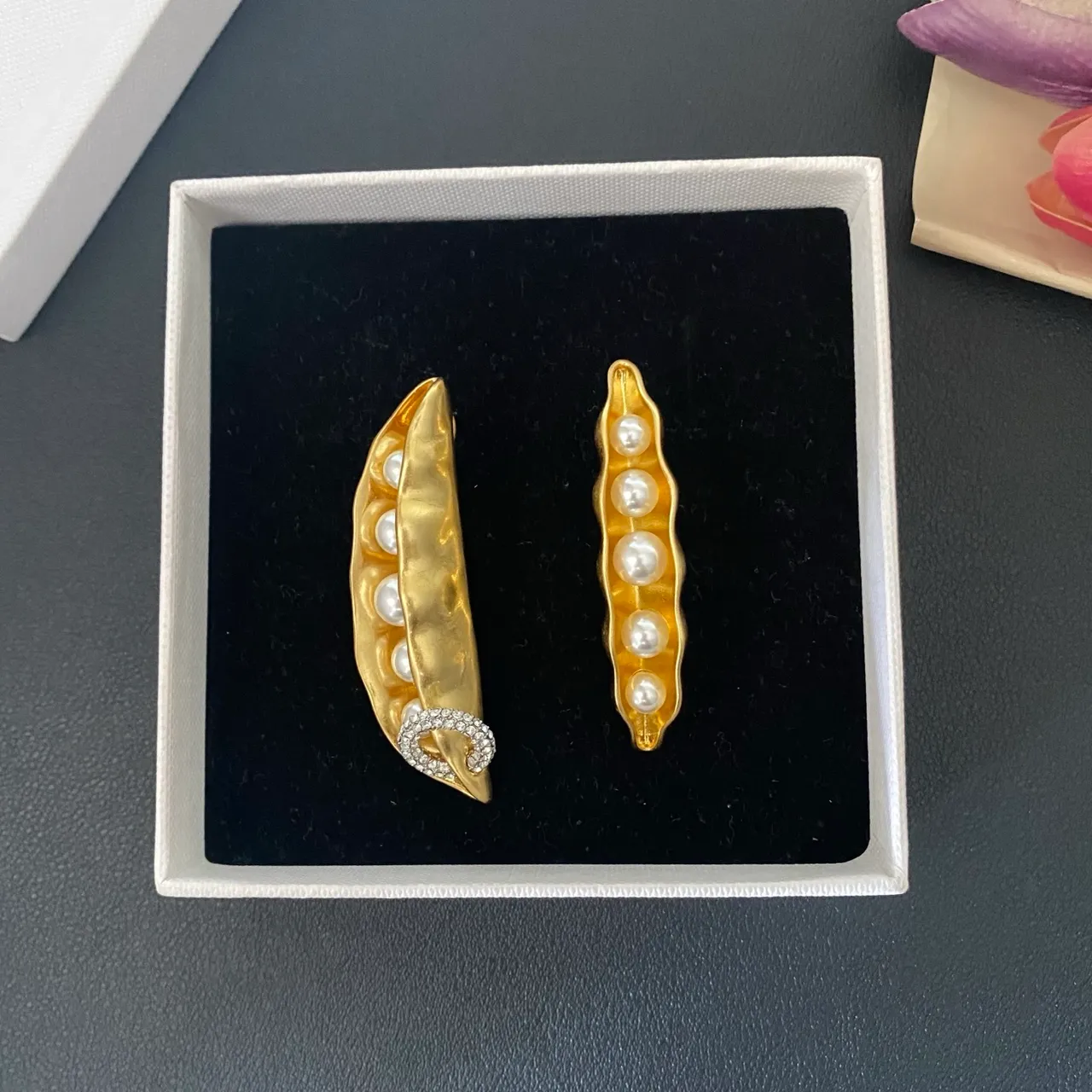 Gold Silver Pea-Pod Silhouette Pearl-Filled Earrings 10