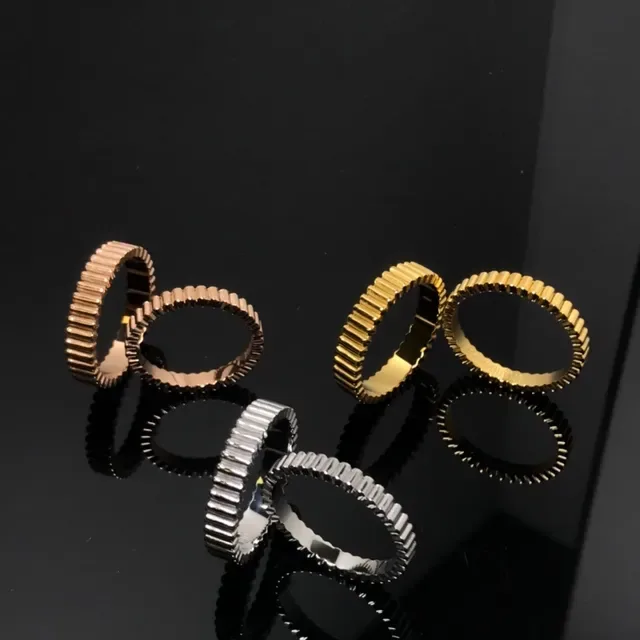 Gold Silver Ridged Exterior Gear-Tooth Profile Ring 2