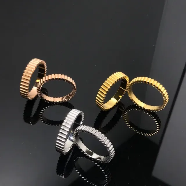 Gold Silver Ridged Exterior Gear-Tooth Profile Ring 4