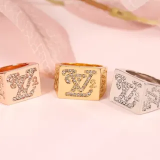 Anel de Cristais Pavé-Set com Face Quadrada em Ouro e Prata