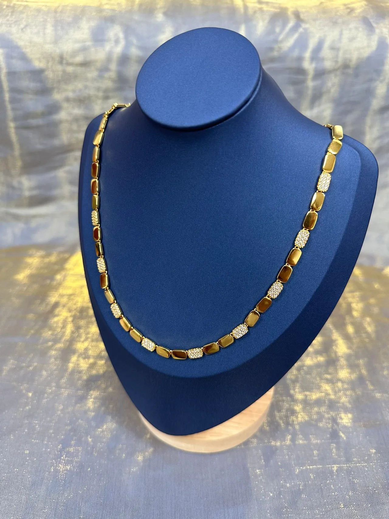 Gold-Tone Alternating Pavé and Smooth Link Necklace 9