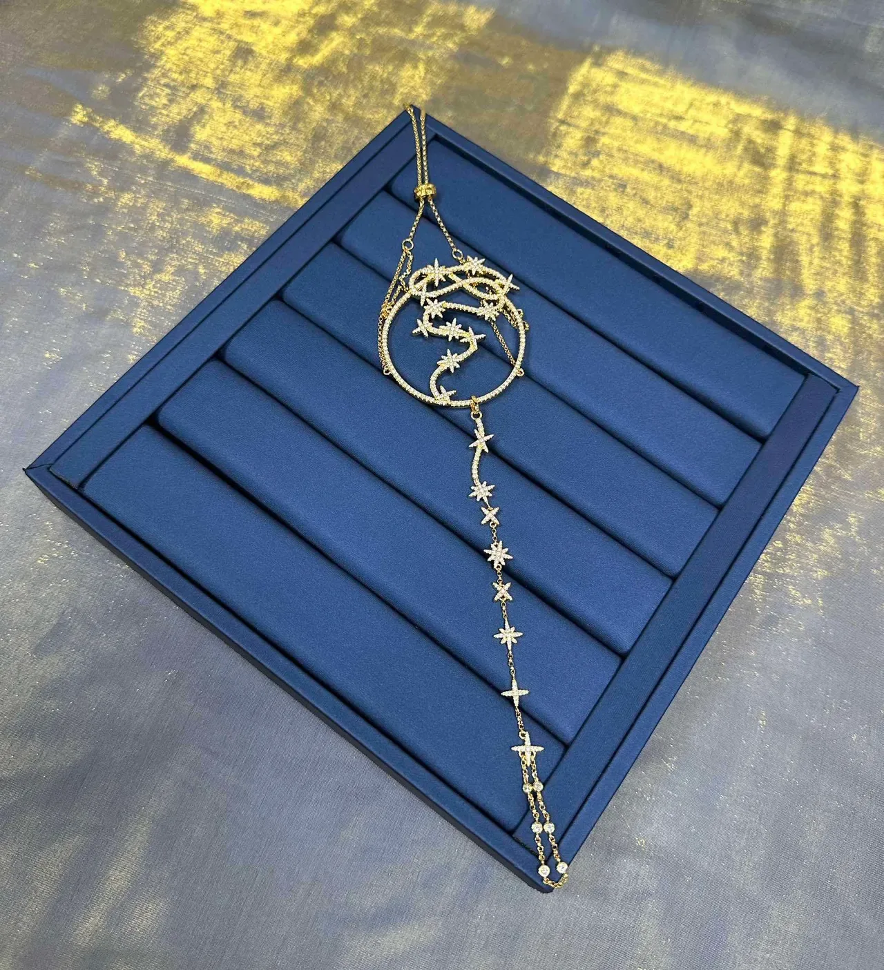 Collier à Chaîne avec Motif d'Étoile de Cristal en Ton Doré 7