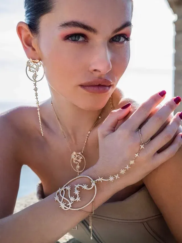Collier à Chaîne avec Motif d'Étoile de Cristal en Ton Doré 9
