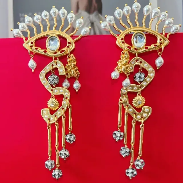 Boucles d'oreilles pendantes motif œil ton doré perles et cristaux 5