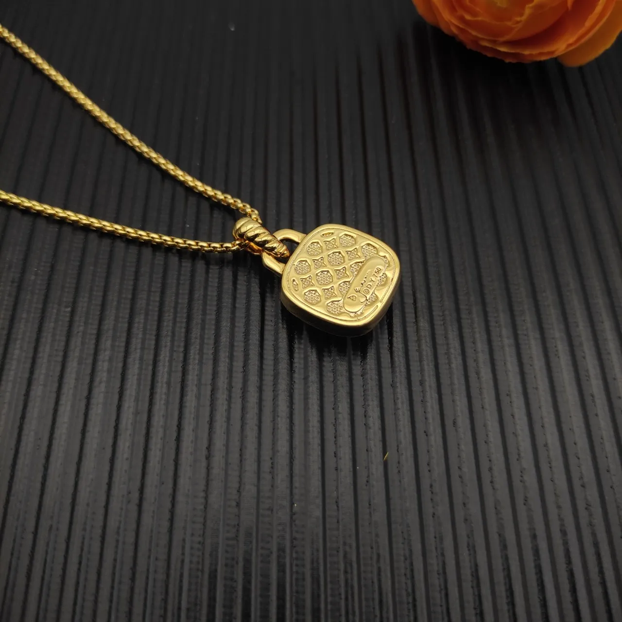 Gold-Tone Faceted Pink Gemstone Halo Pendant Necklace 8