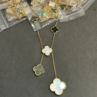Collier en Y de ton doré avec incrustation de mère d'orient en trèfle multiple