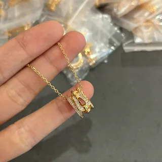 金色调的帕维水晶坠子项链