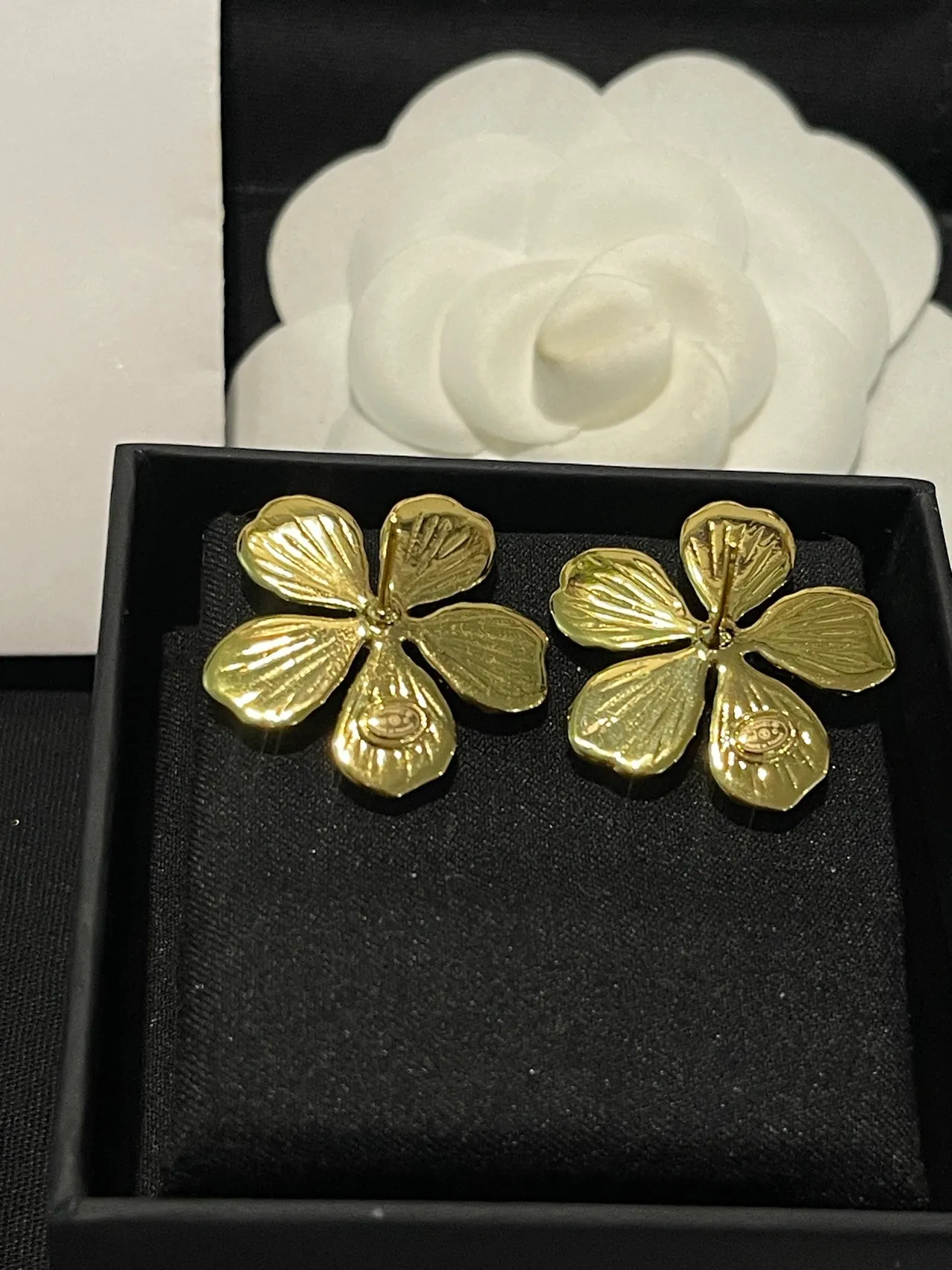 Gold-Tone Textured Floral Pearl and Crystal Earrings 2