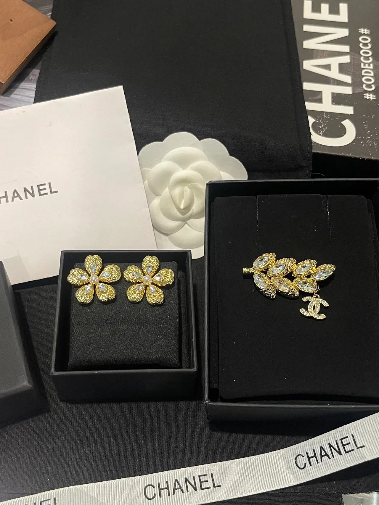 Gold-Tone Textured Floral Pearl and Crystal Earrings 12
