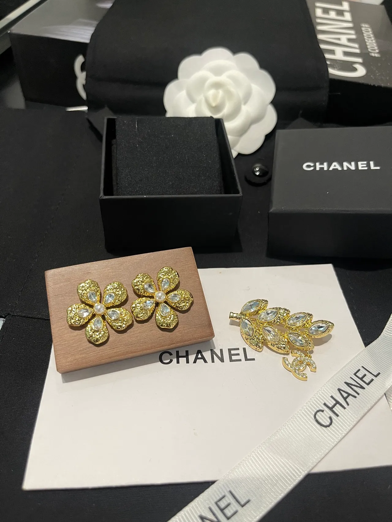 Gold-Tone Textured Floral Pearl and Crystal Earrings 13