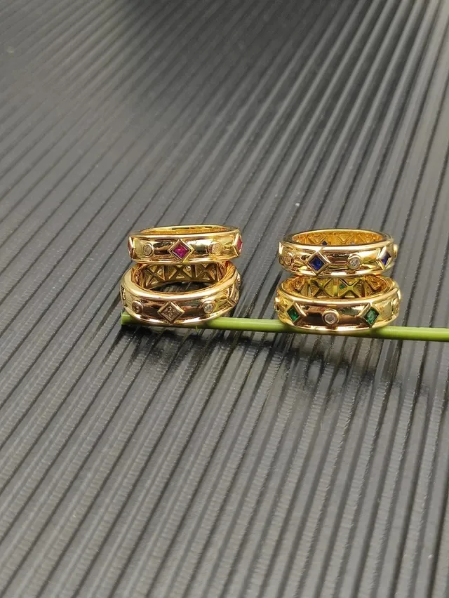Gold White Band Geometric Diamond Settings Ring 3