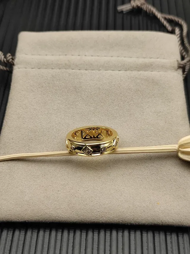 Gold White Band Geometric Diamond Settings Ring 6