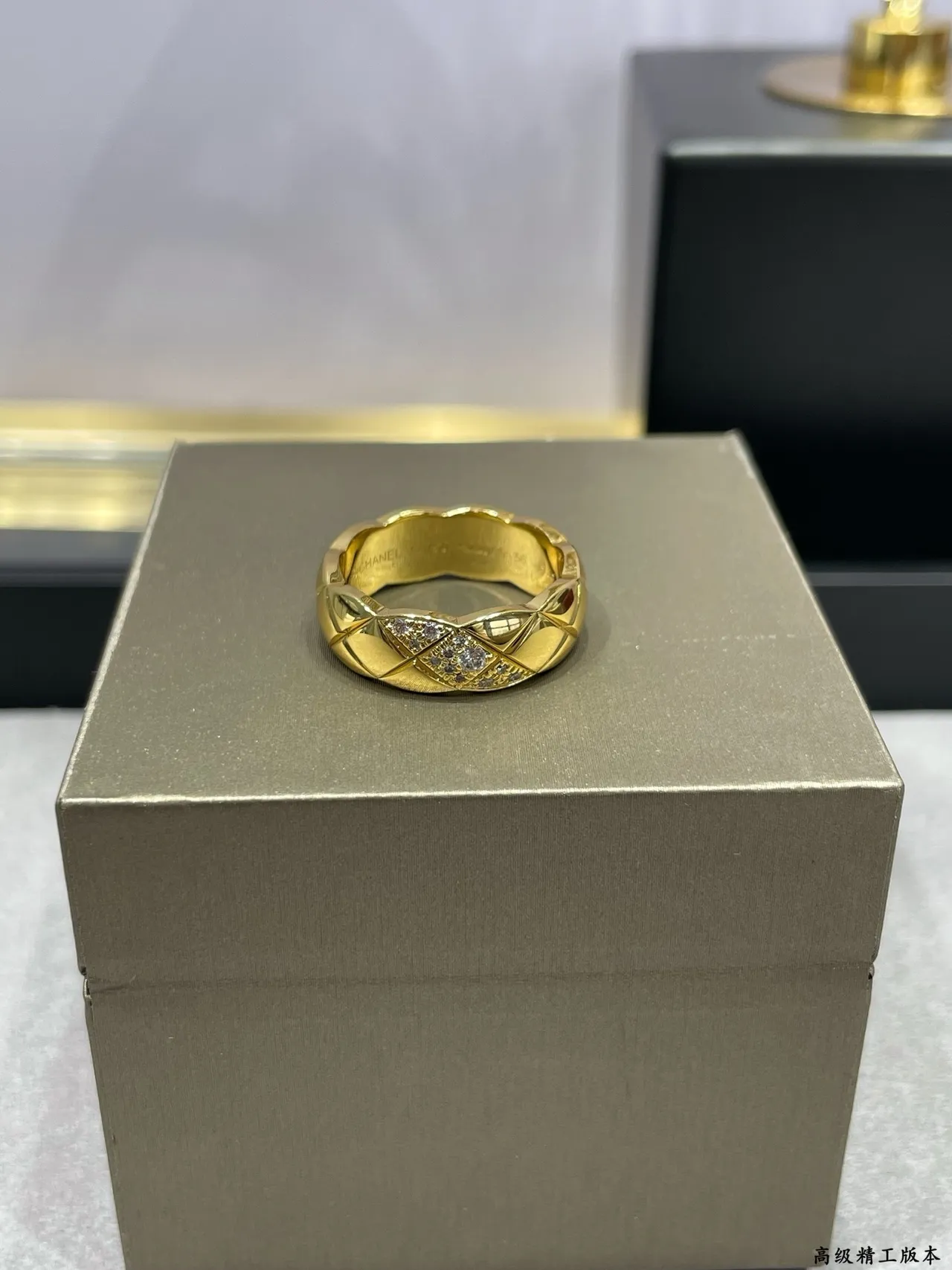 Gold White Quilted Twisted Band Pavé-Set Stones Ring 3