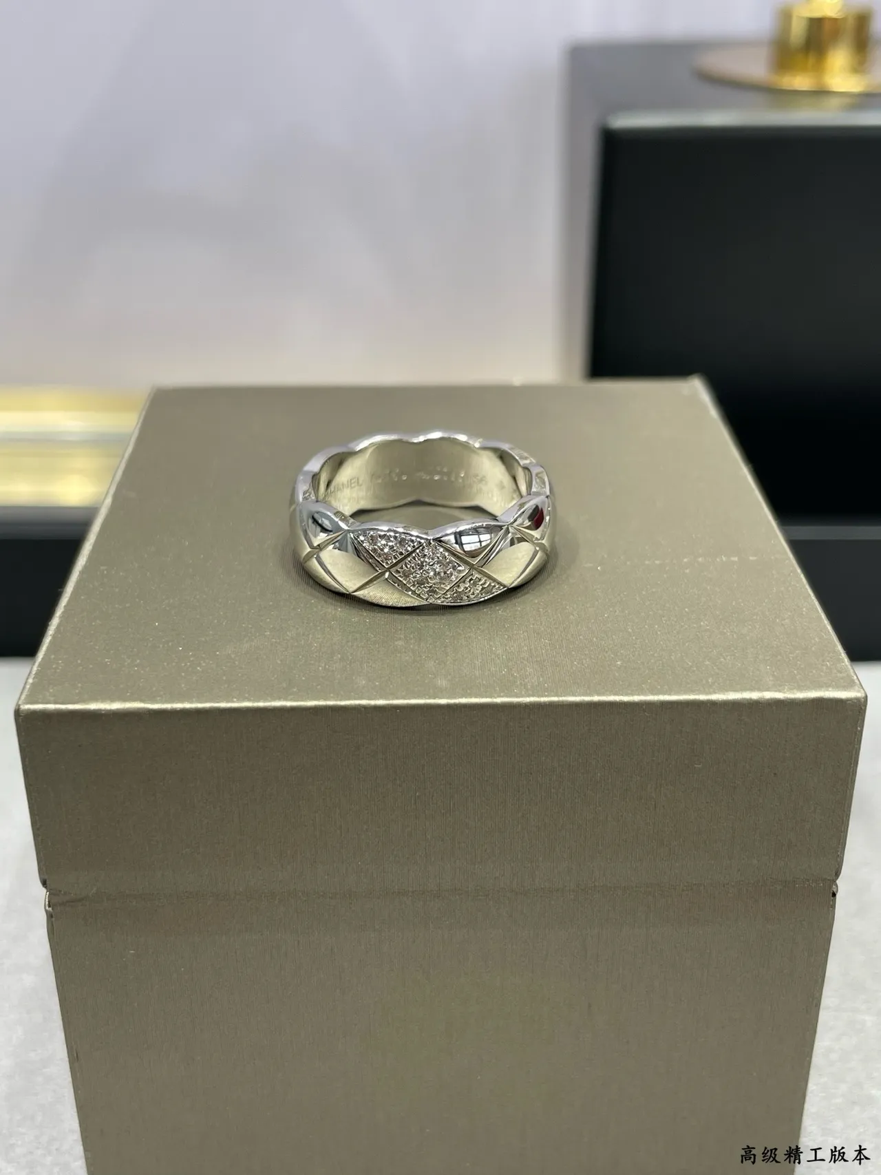 Gold White Quilted Twisted Band Pavé-Set Stones Ring 4