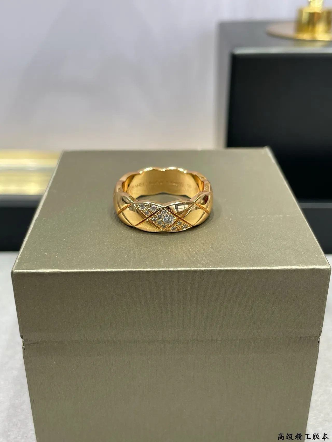 Gold White Quilted Twisted Band Pavé-Set Stones Ring 5
