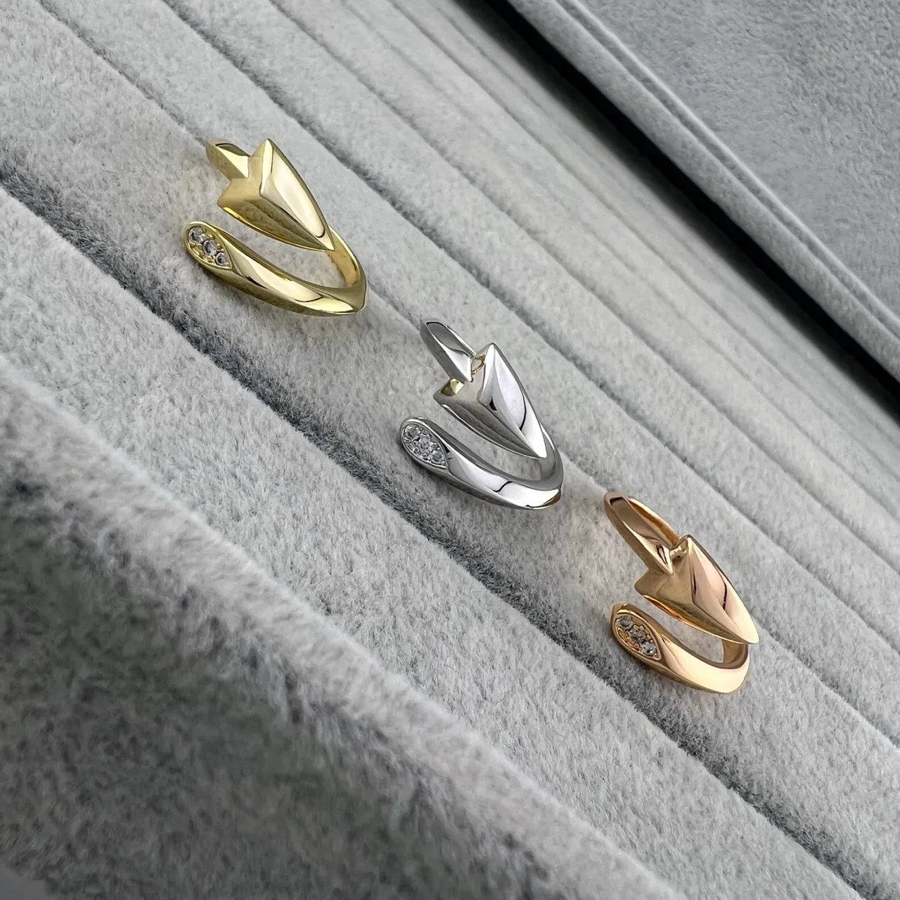GRAFF Arrow Motif Gold Silver Geometric Arrowhead Open-Shank Design Ring 6