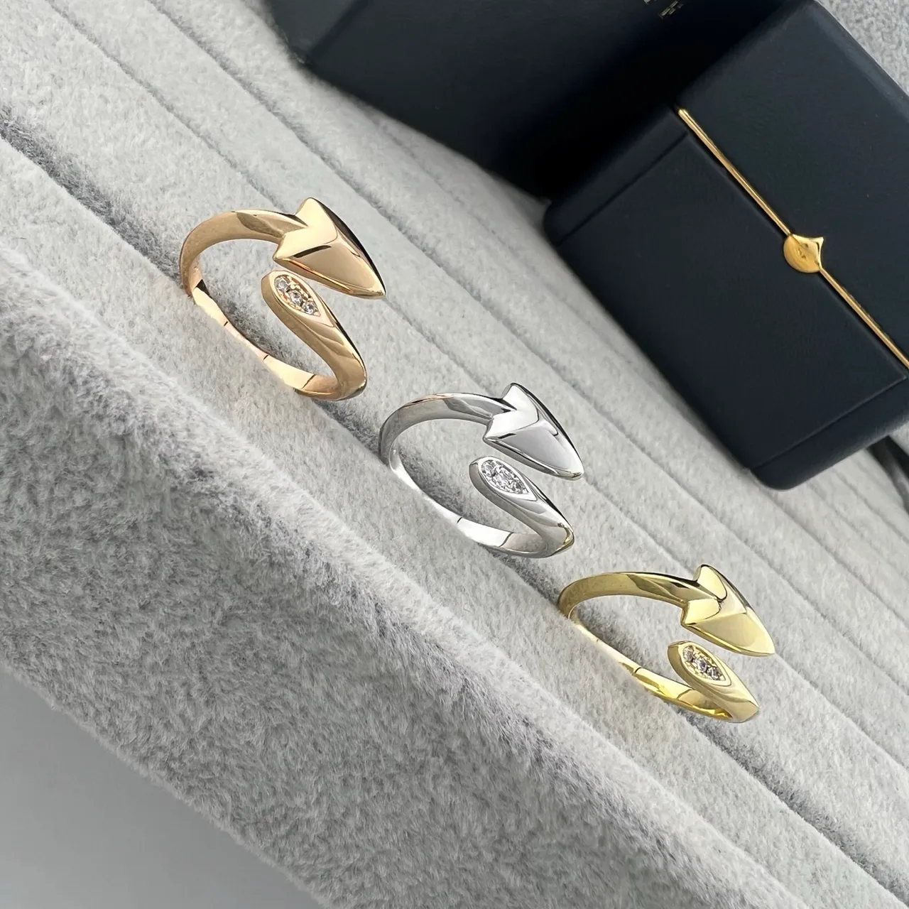GRAFF Arrow Motif Gold Silver Geometric Arrowhead Open-Shank Design Ring 7