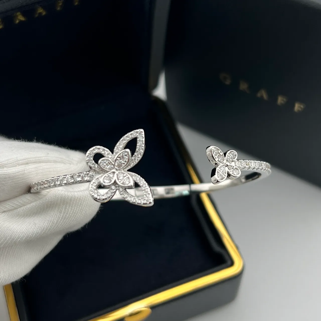 Graff Floral Motif Pavé Diamond Open Bangle Bracelet 3