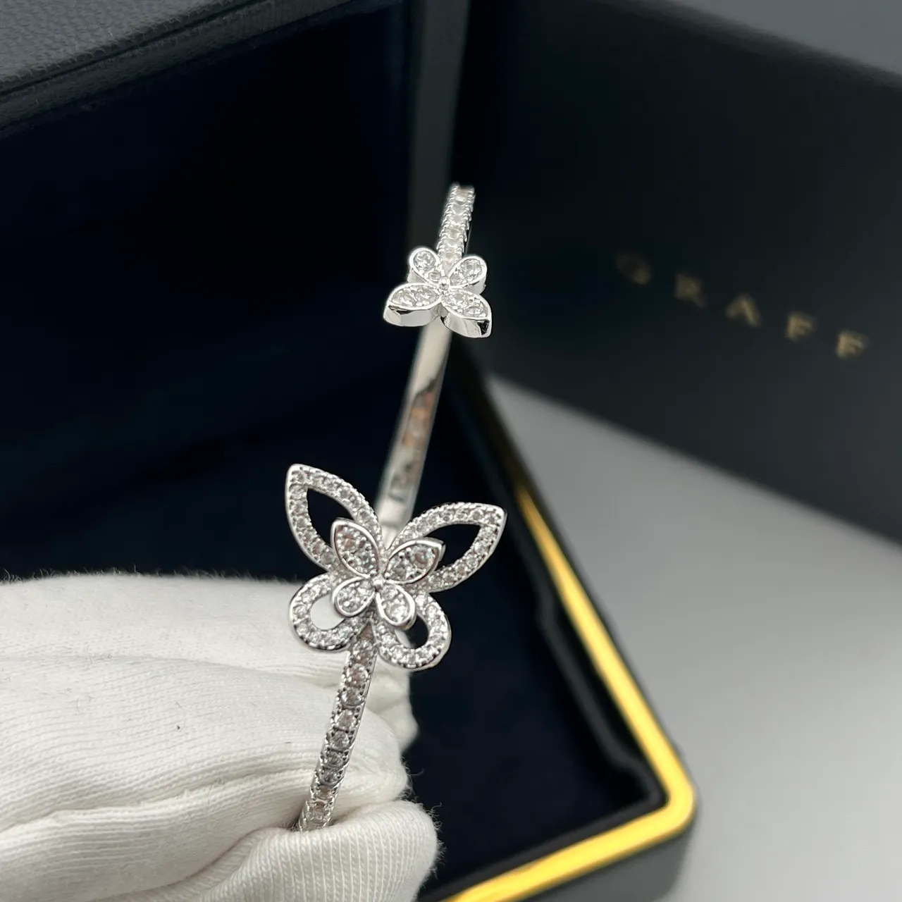 Graff Floral Motif Pavé Diamond Open Bangle Bracelet 4
