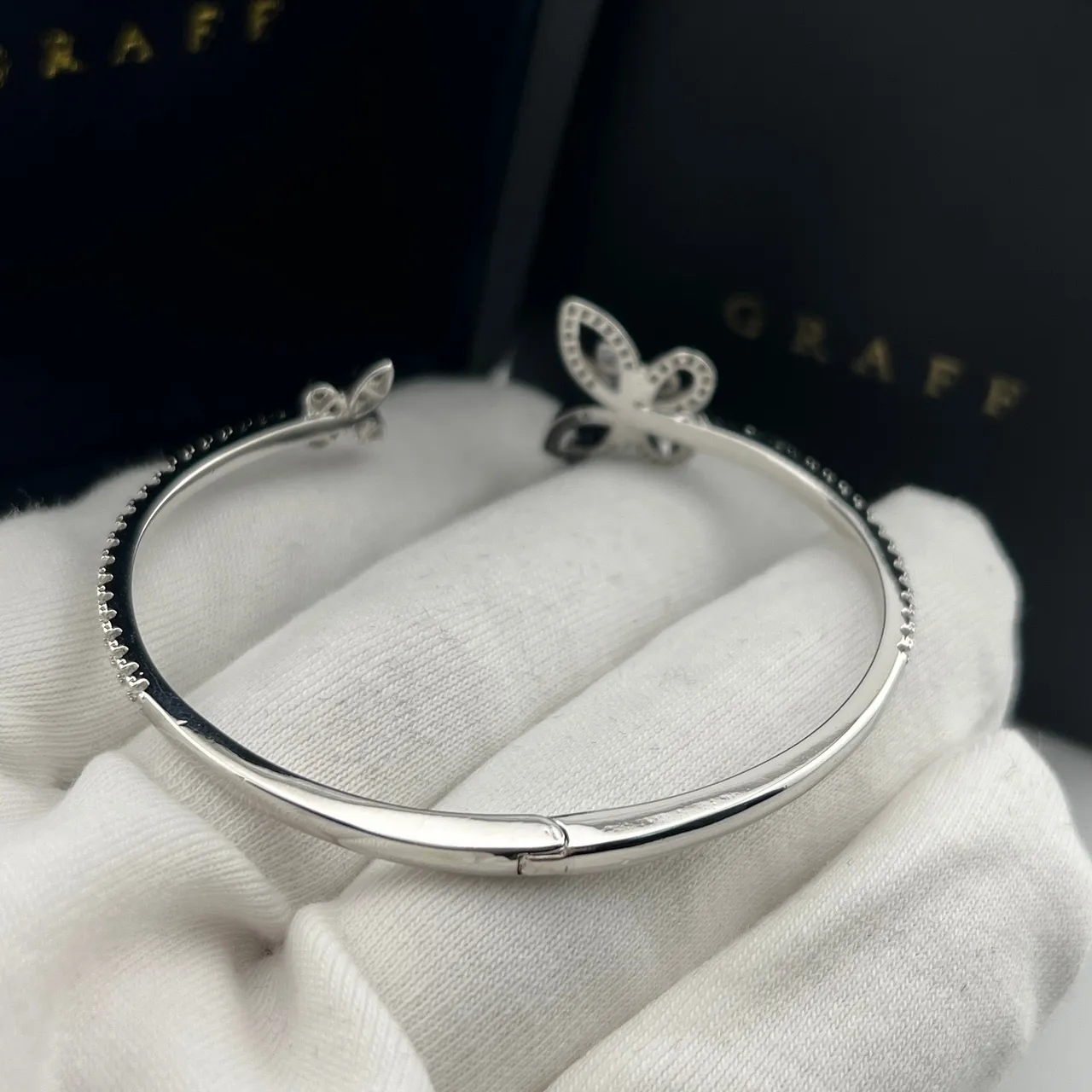 Graff Floral Motif Pavé Diamond Open Bangle Bracelet 5
