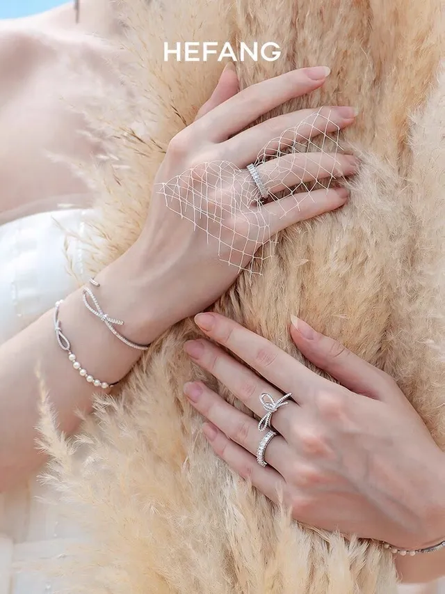 HEFANG Pearl and Crystal Bow Bracelet 3