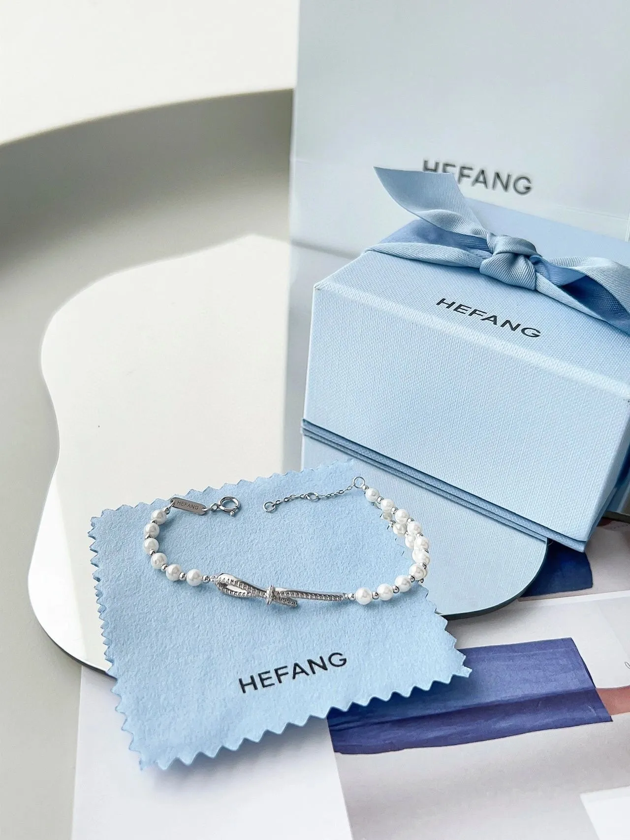HEFANG Pearl and Crystal Bow Bracelet 7