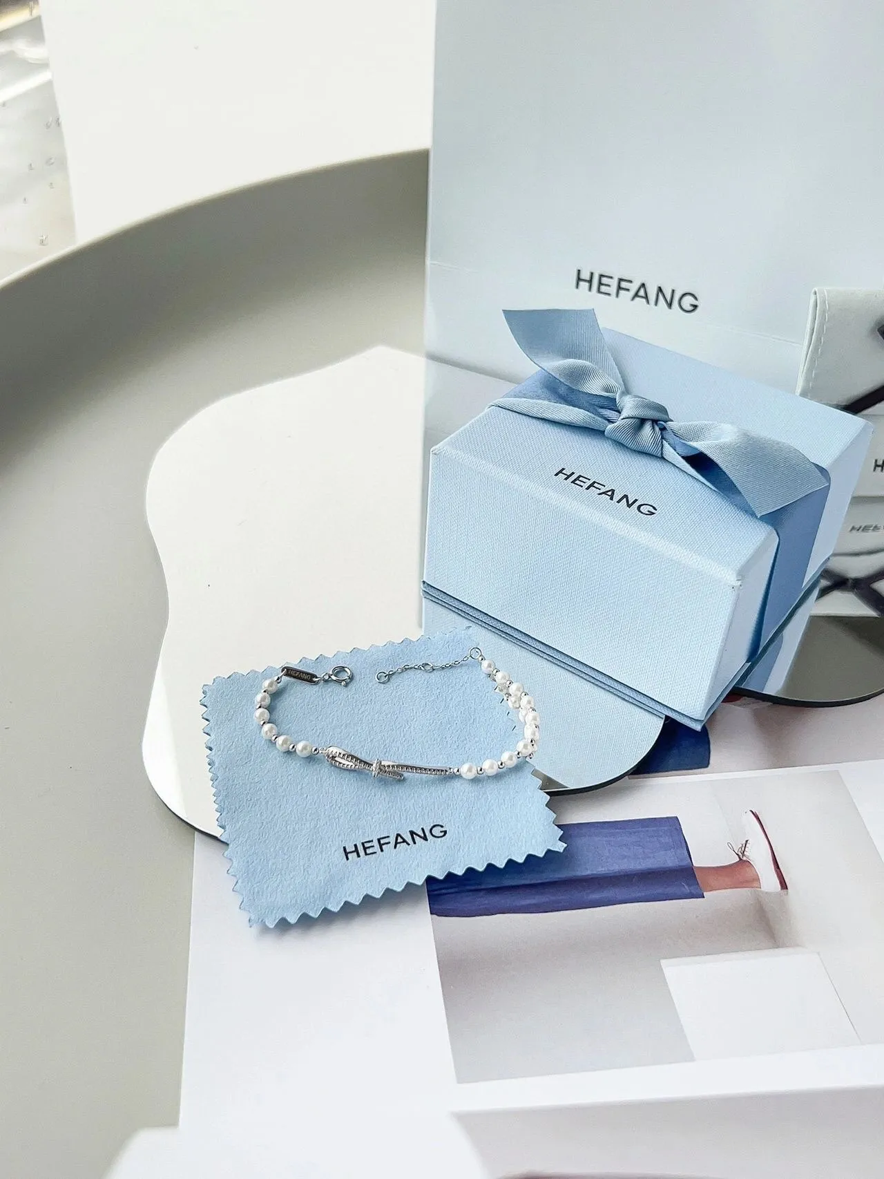 HEFANG Pearl and Crystal Bow Bracelet 8