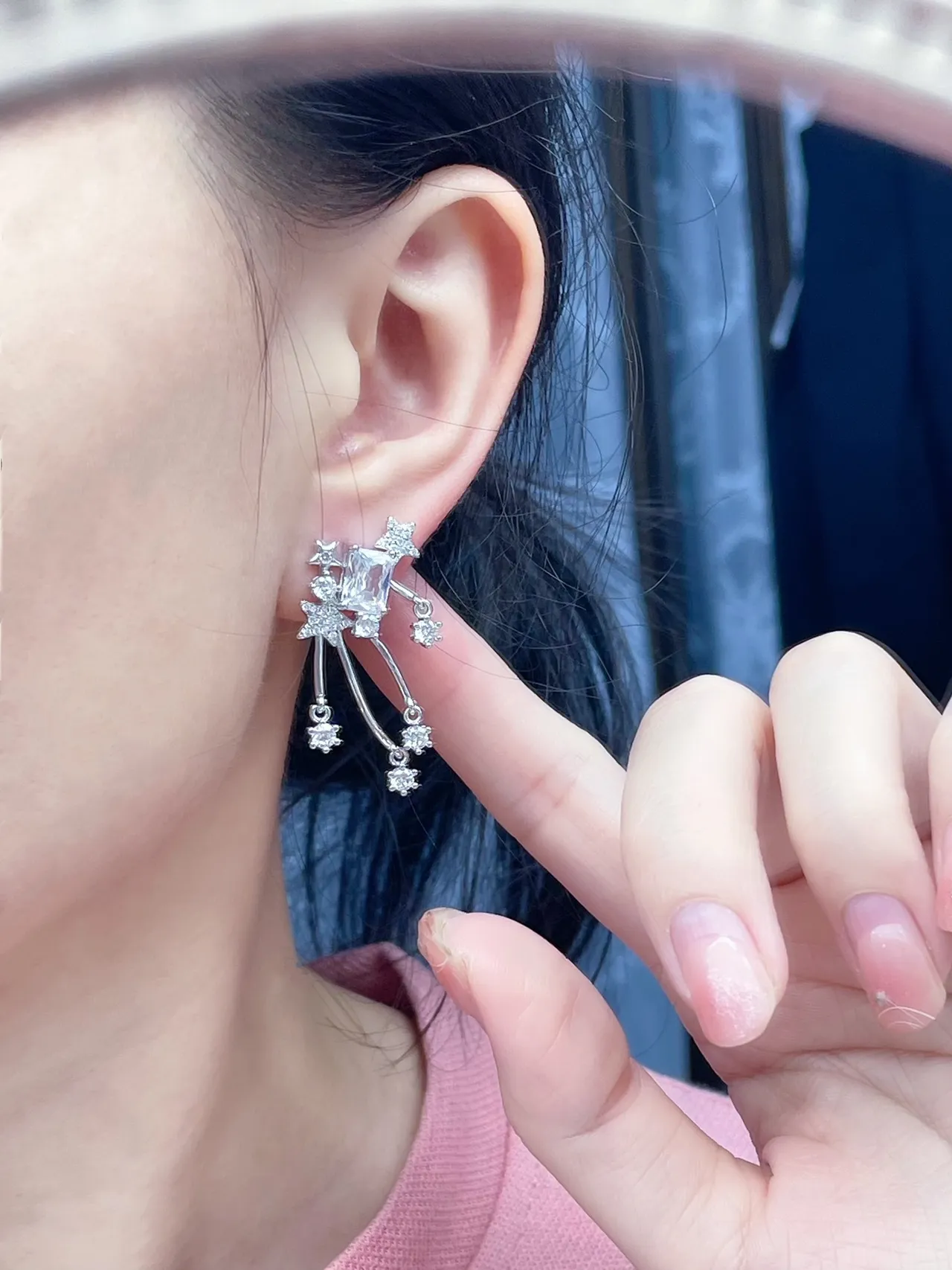 HEFANG Star and Crystal Dangling Earrings 4