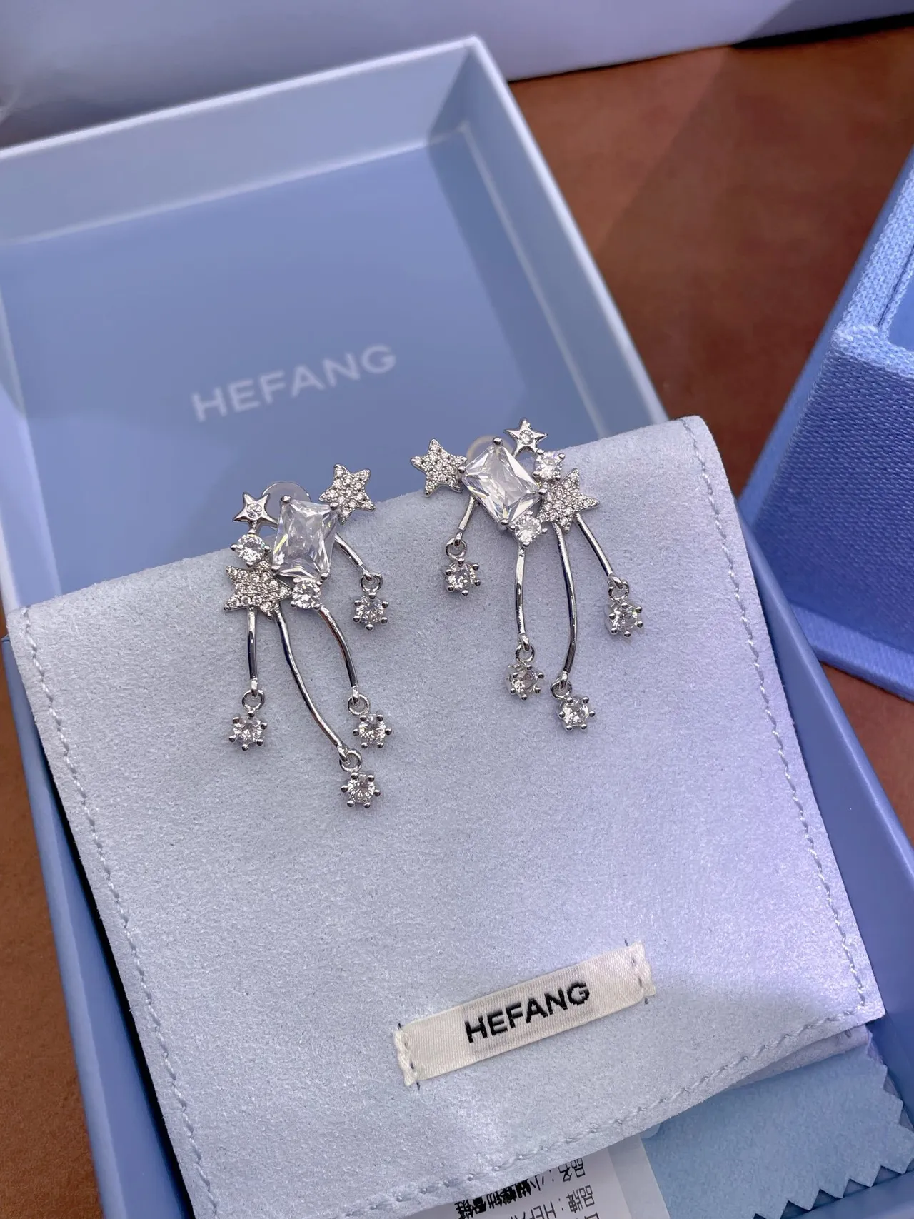 HEFANG Star and Crystal Dangling Earrings 8