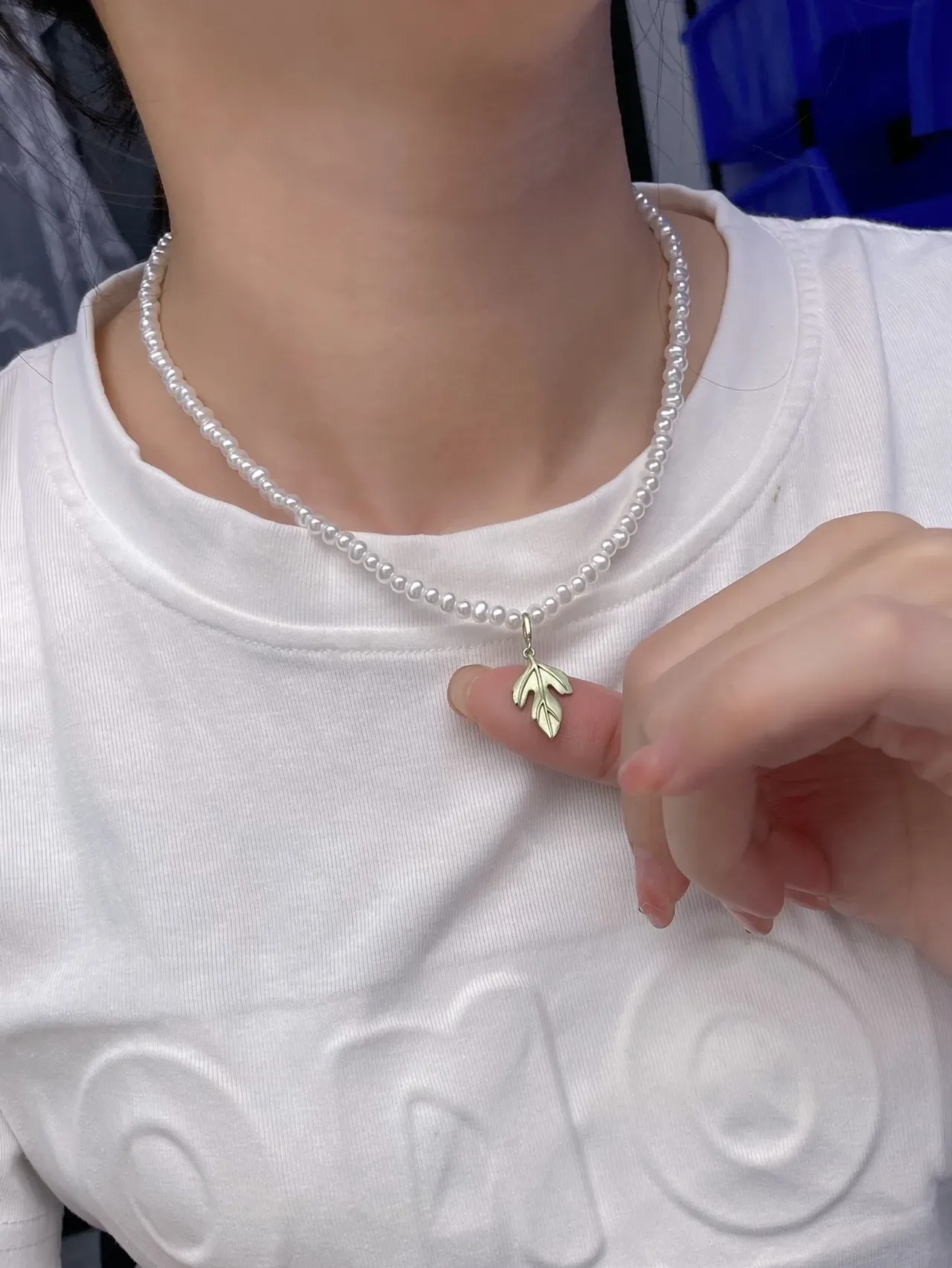 HEFANG White Gold Pearl Strand Leaf Pendant Necklace 3