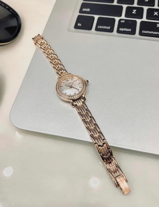 Lola Rose Mini Or Rose Satiné Cadran Mère de Perle Montre Quartz 4