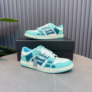 Tênis lifestyle mint e azul marinho com overlay em camadas