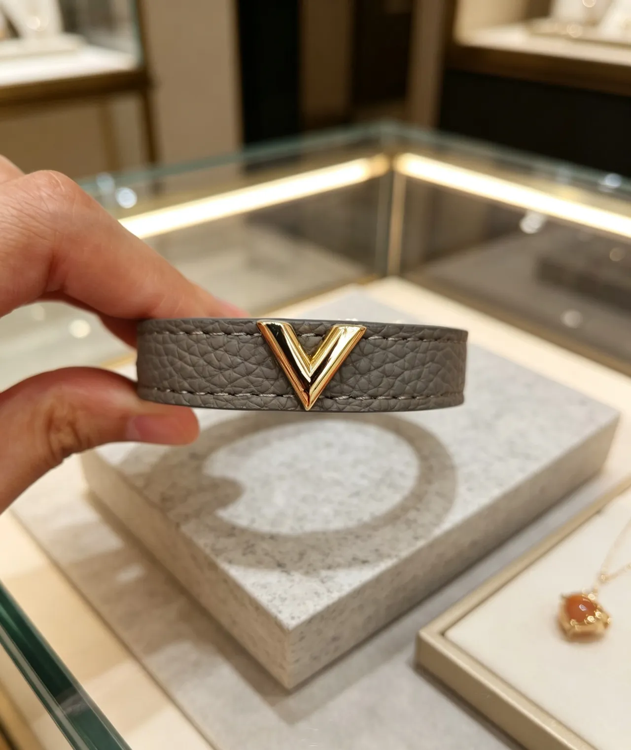 Multicolor Gold Pebbled V-Shaped Hardware Leather Belt 5