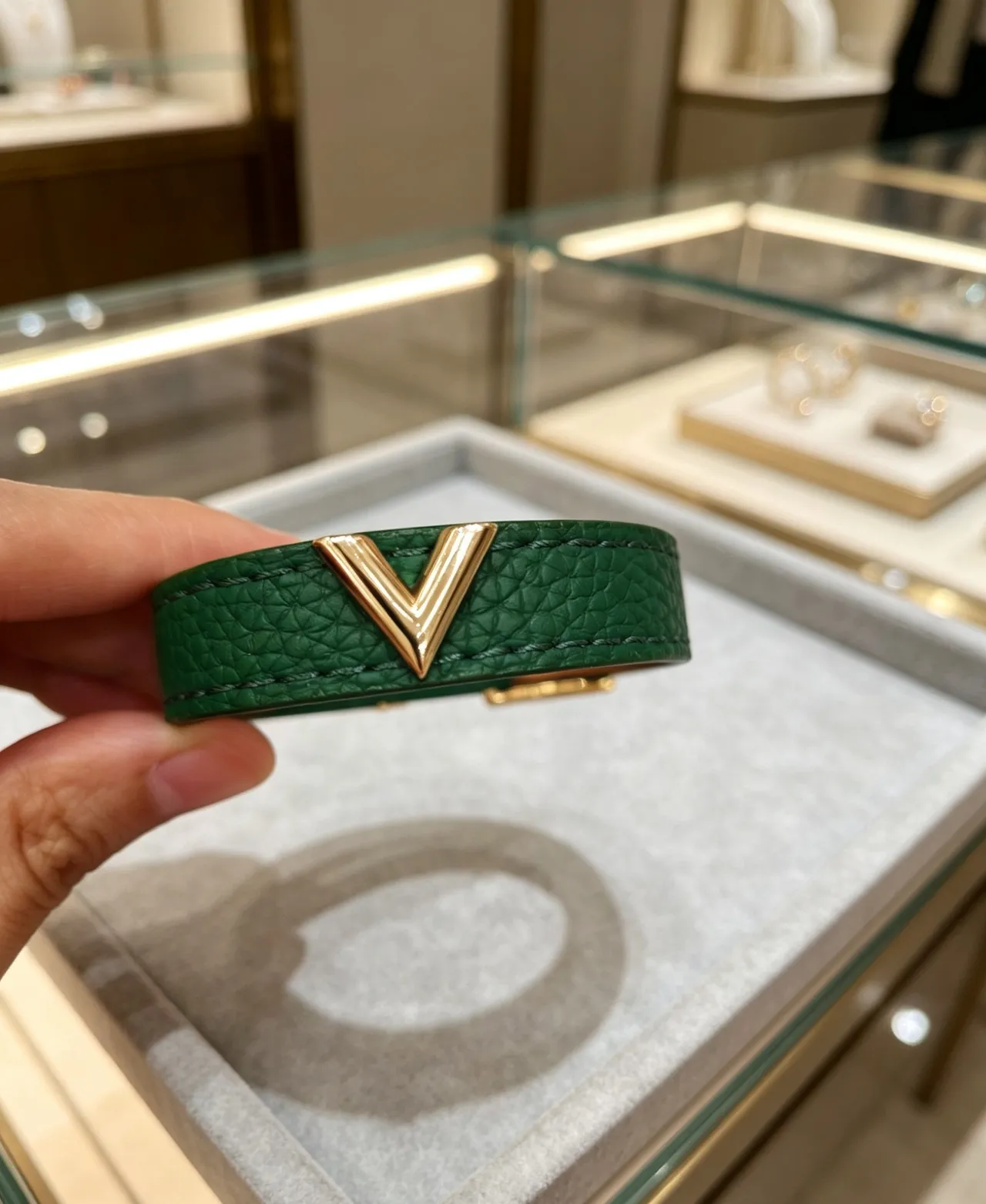 Multicolor Gold Pebbled V-Shaped Hardware Leather Belt 11