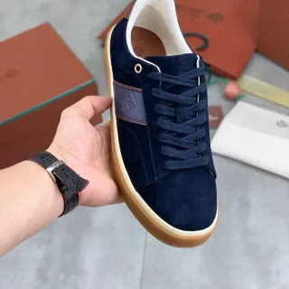 Tênis Navy Beige com couro camurça upper solado goma cupsole