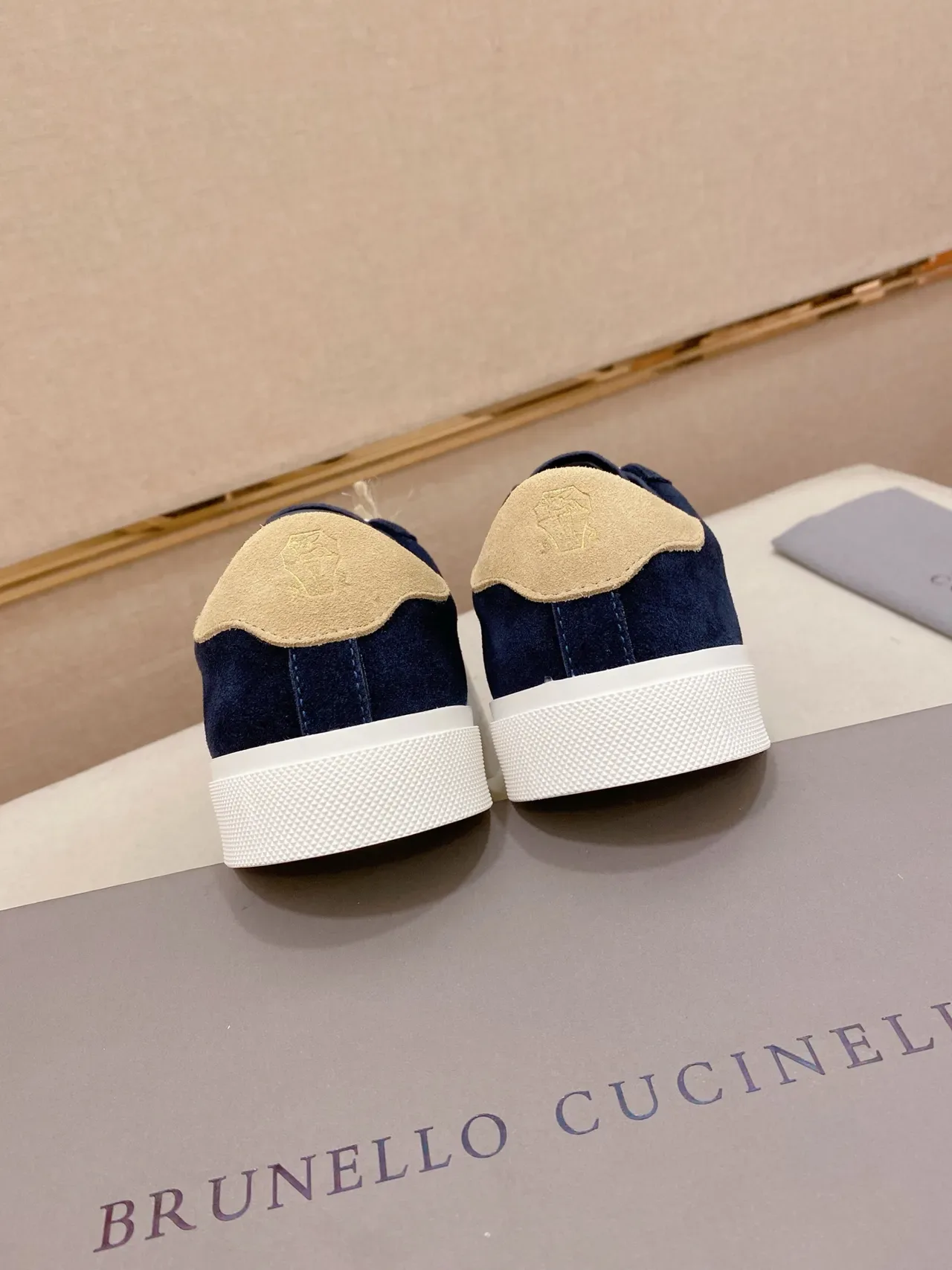 Navy Beige Suede Upper White Flat Laces Sneakers 4