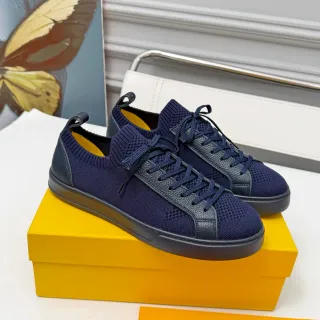 Tênis Navy Black com upper knit e overlays de couro